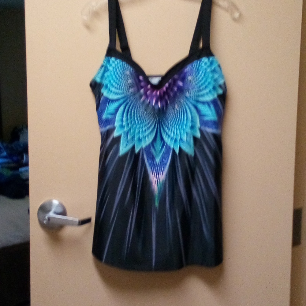 Tops - Picture 2 of 7